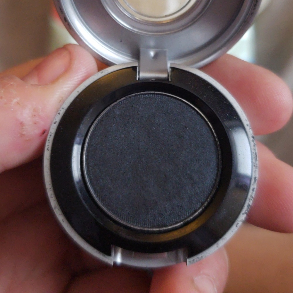 Perversion eye shadow single by Urban Decay